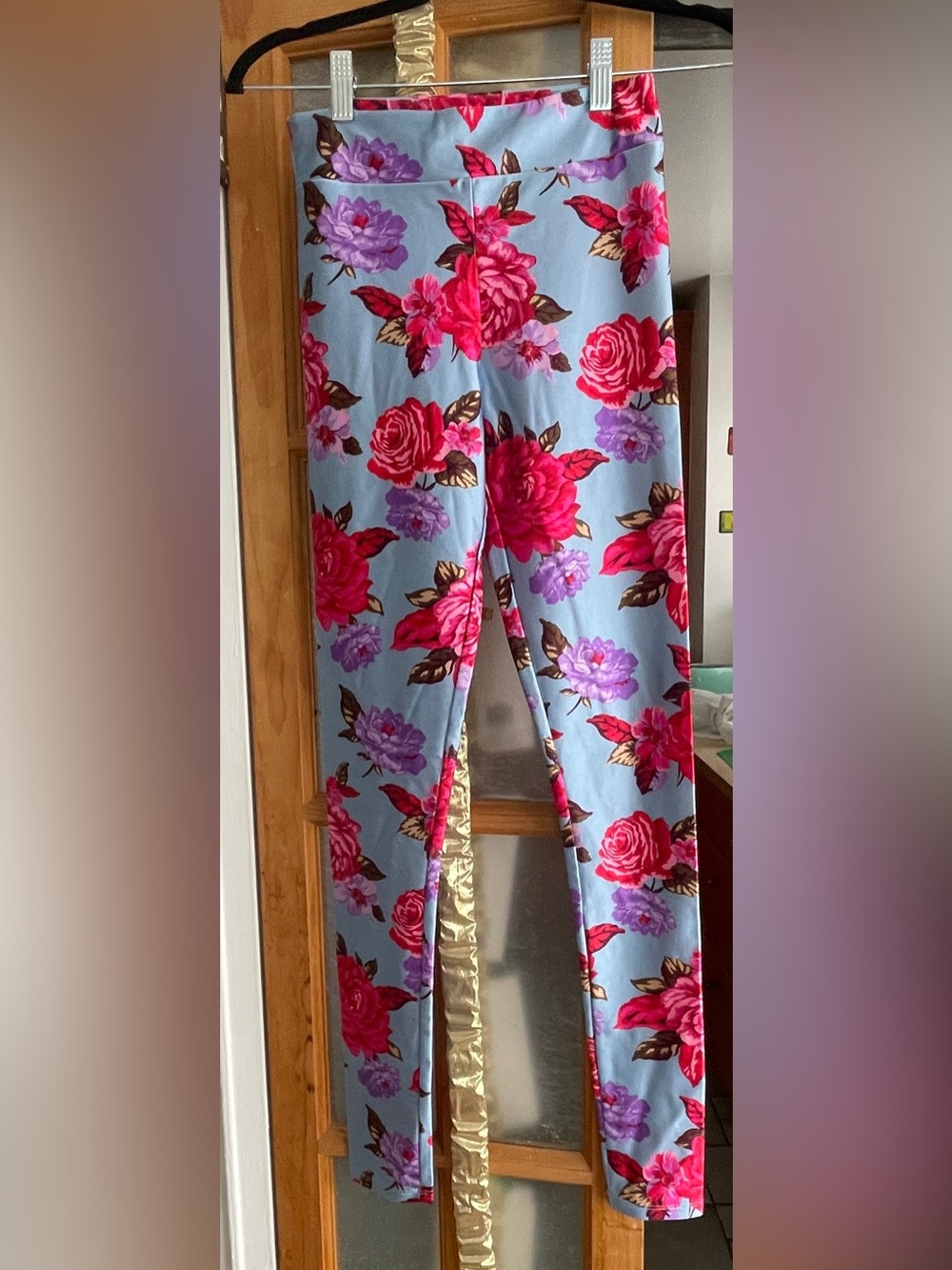 Women’s Floral Print Leggings - Light Blue with Pink & Purple Roses
